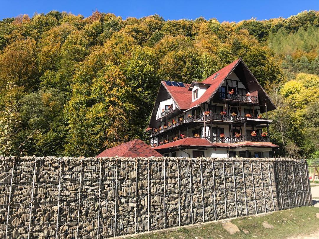 Cabana Izvoarele Doftanei Trăisteni Exterior photo